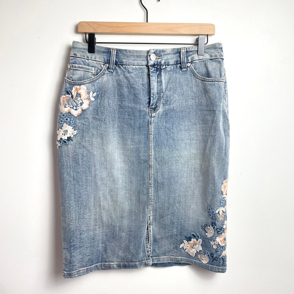 Chicos Floral Embroidered Denim Pencil Skirt Boho Cottagecore Sz 0.5 Small